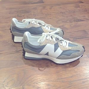 New Balance 327 lifestyle sneaker